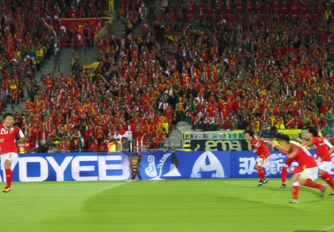 2013东亚杯中伊之战：足球情感与拼搏深度解析